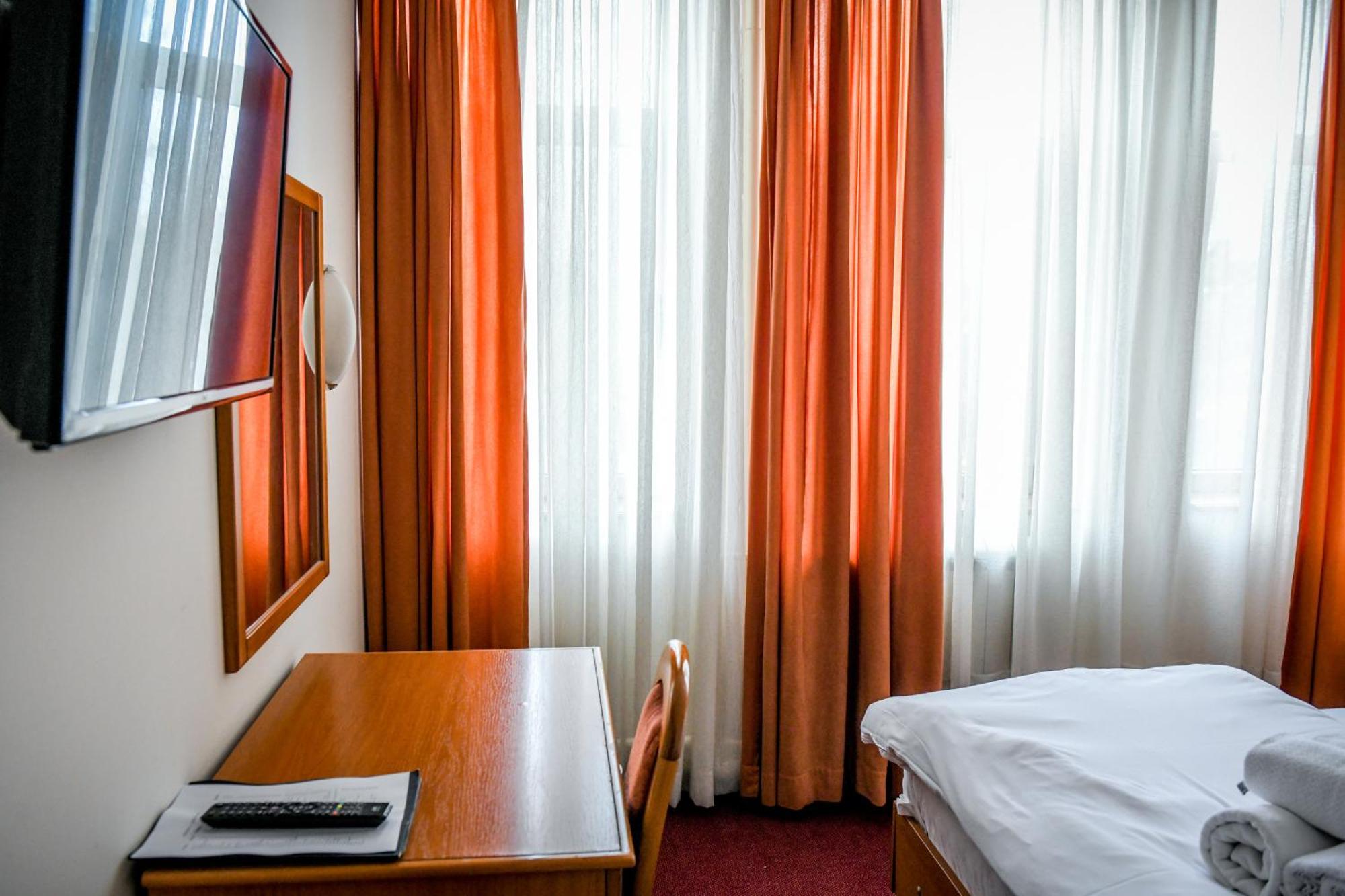Hotel Fontana Bačka Palanka Exterior foto