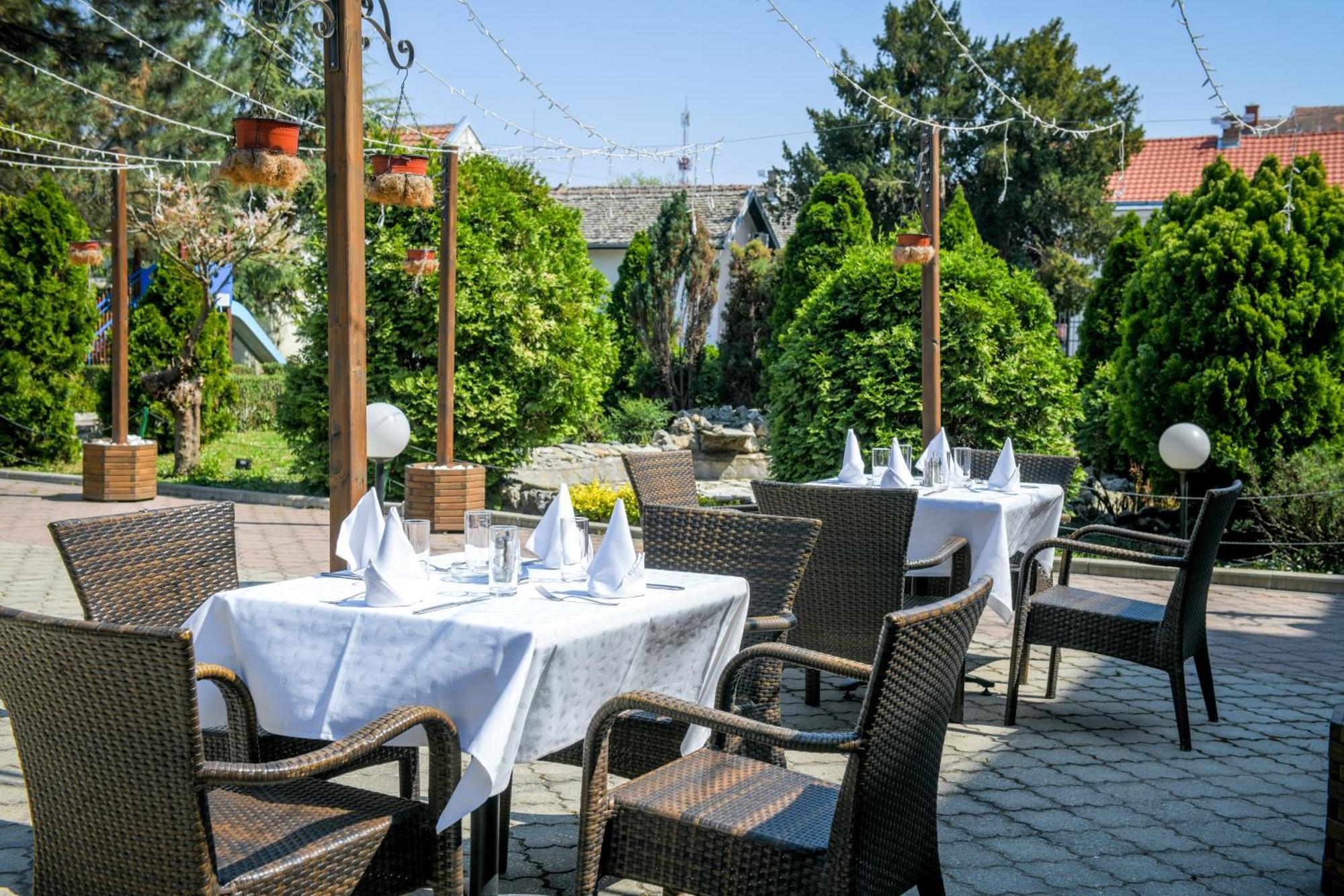 Hotel Fontana Bačka Palanka Exterior foto